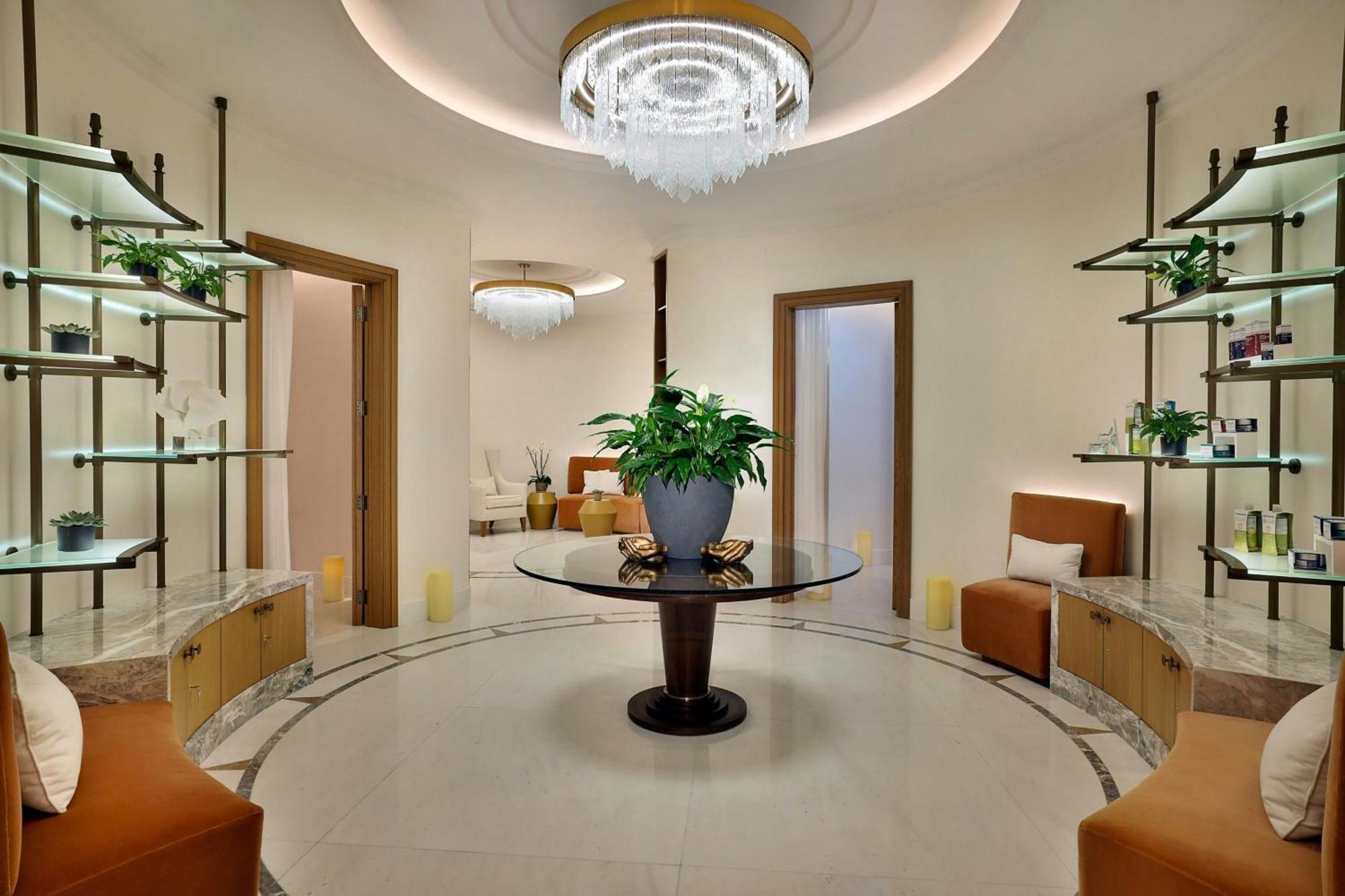The Ritz-carlton,