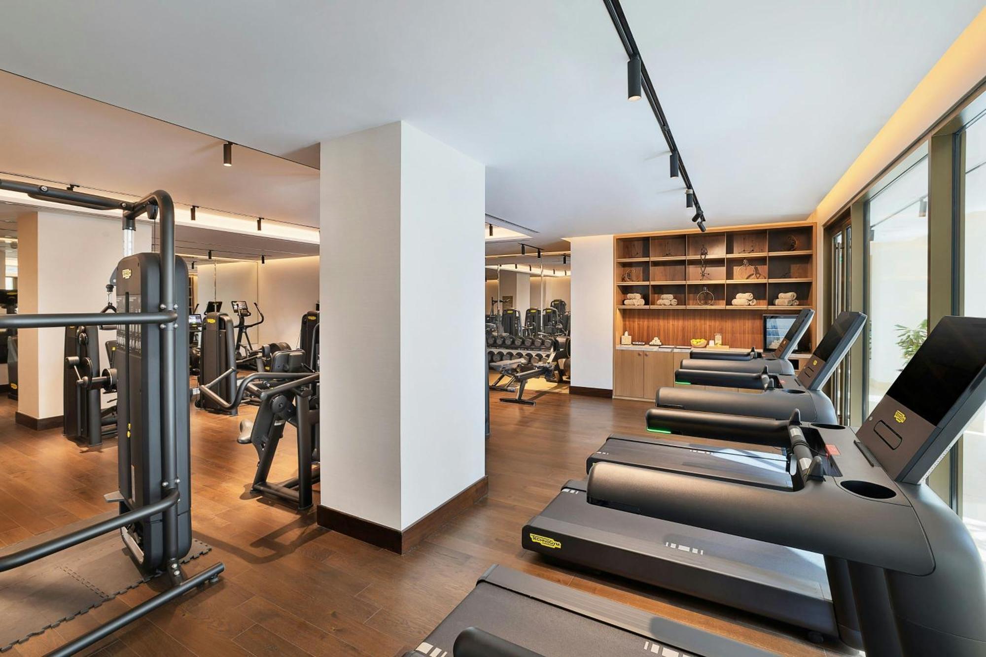The Ritz-carlton,