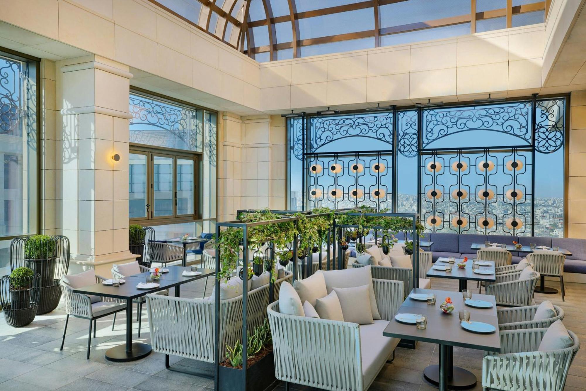 The Ritz-carlton,