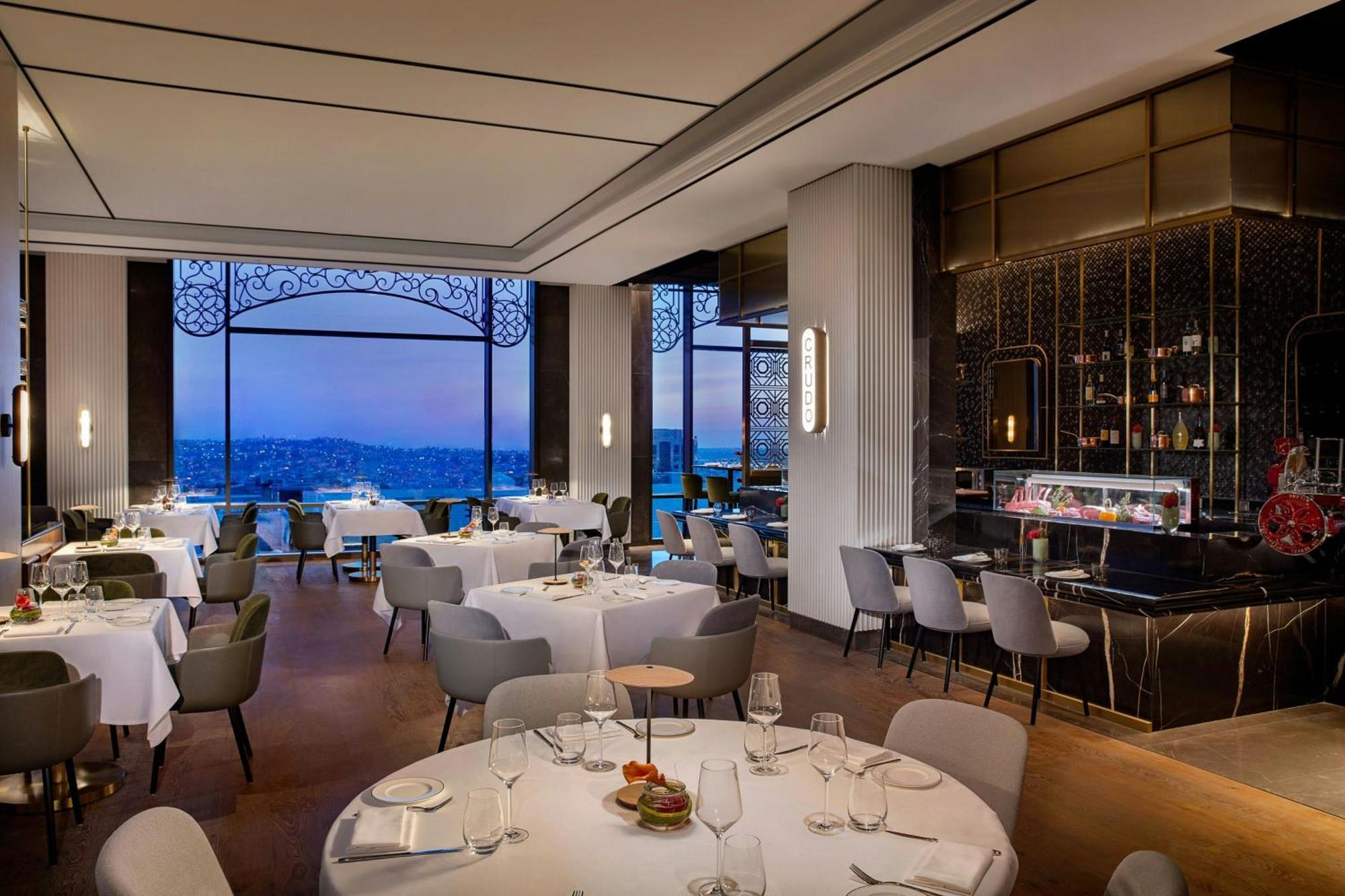 The Ritz-carlton, מלון 5*