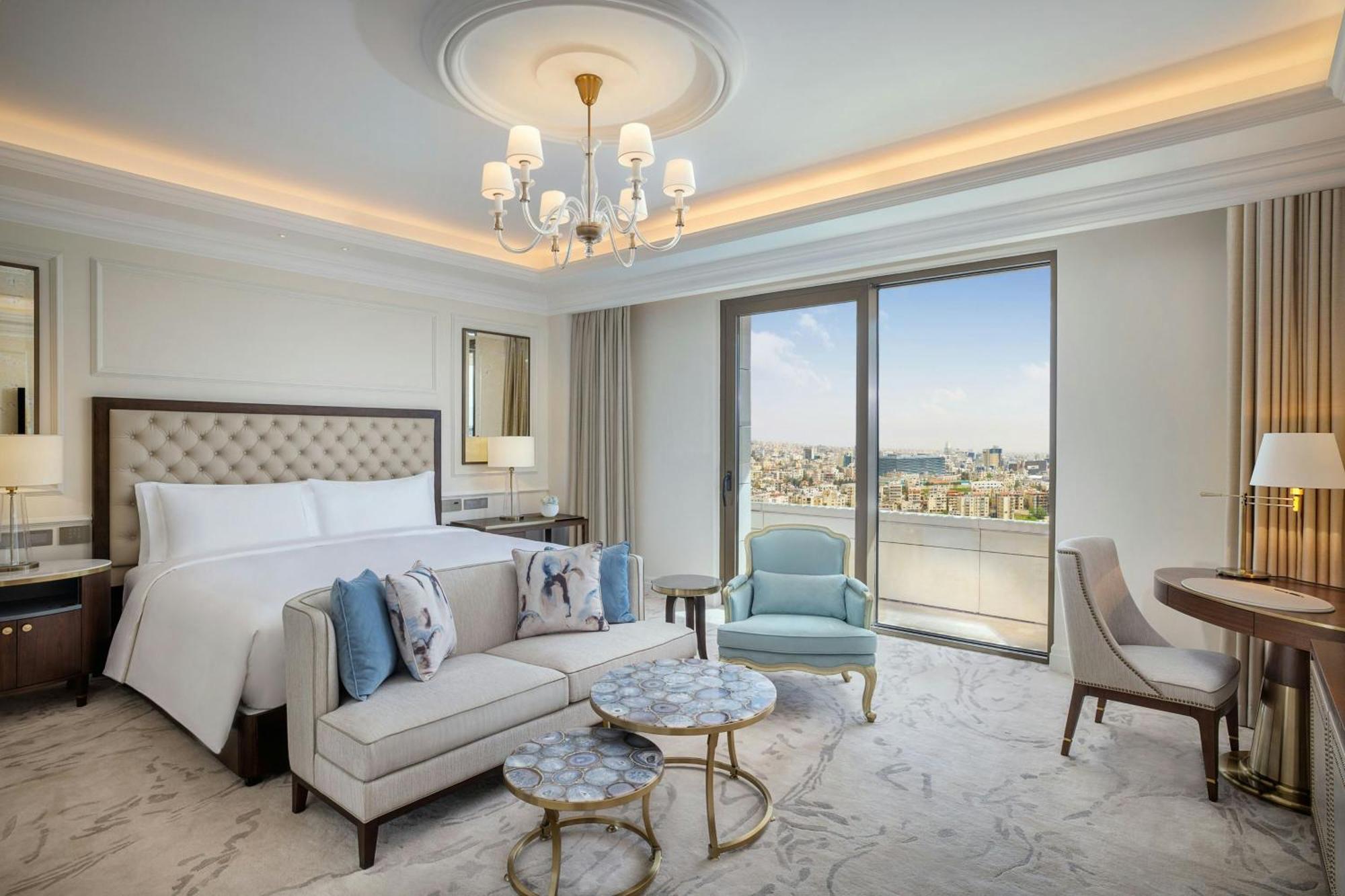 The Ritz-carlton,