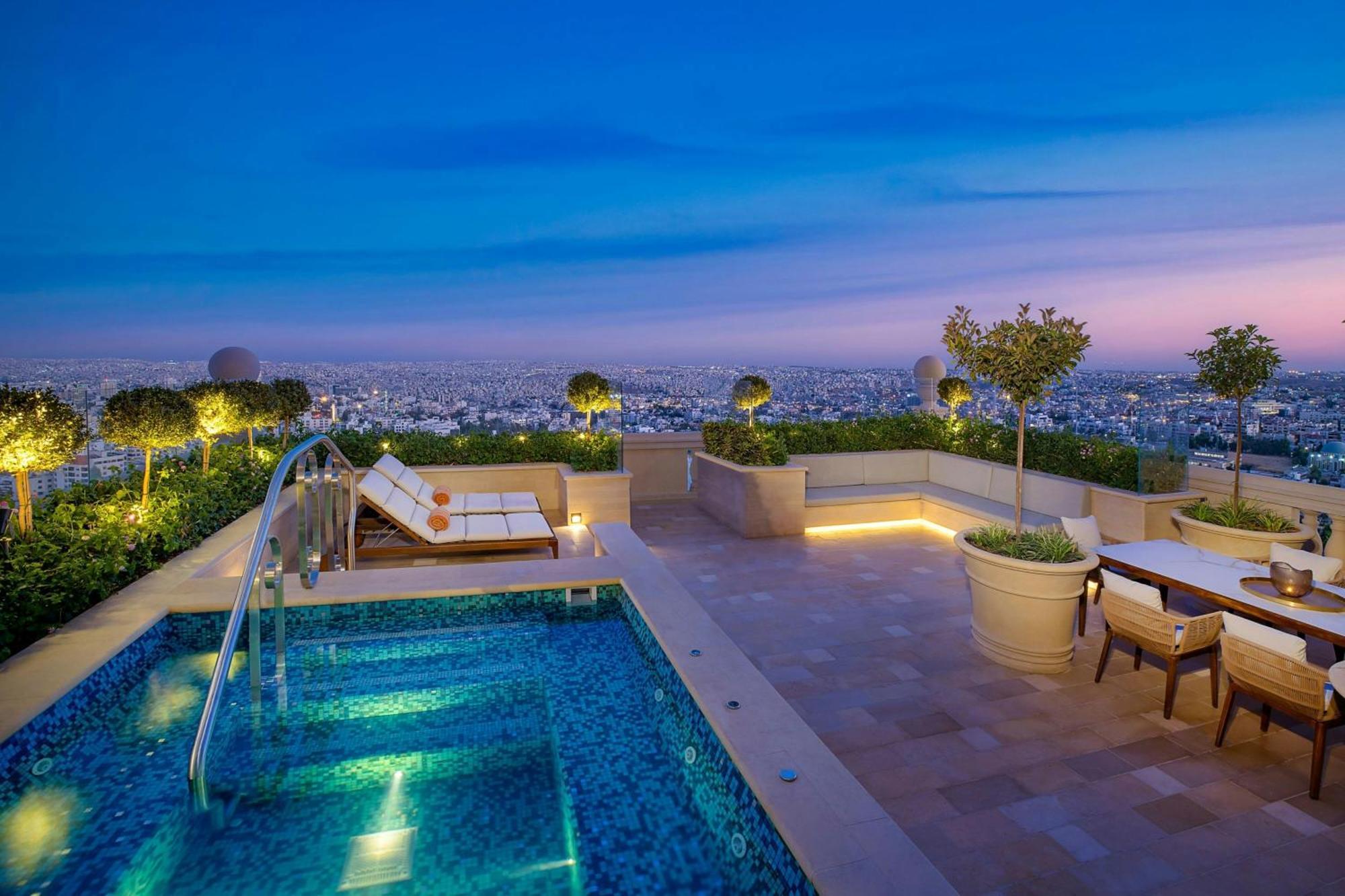 The Ritz-carlton,