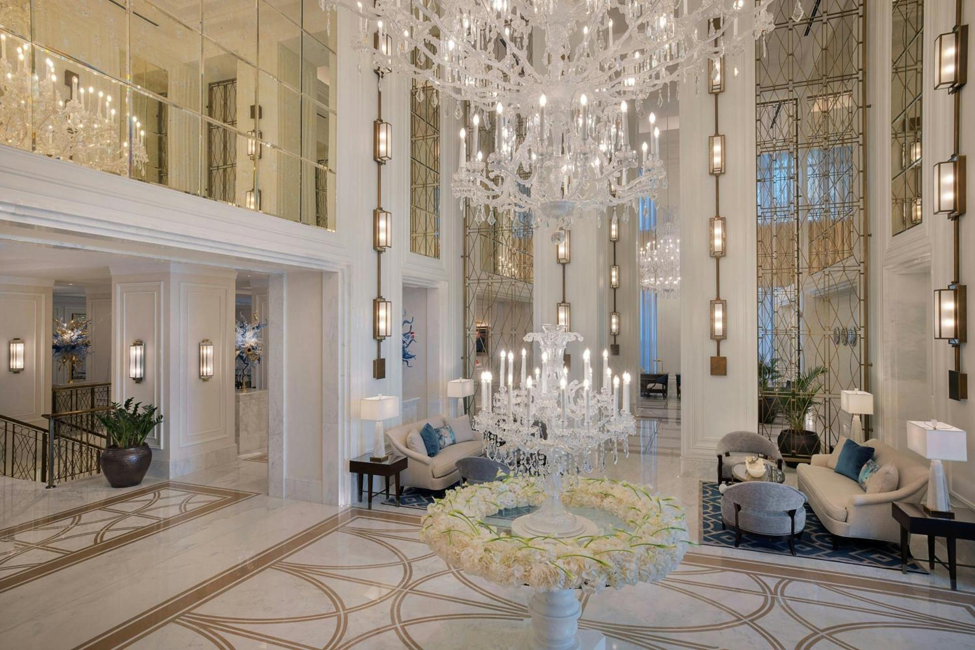 The Ritz-carlton, מלון 5*